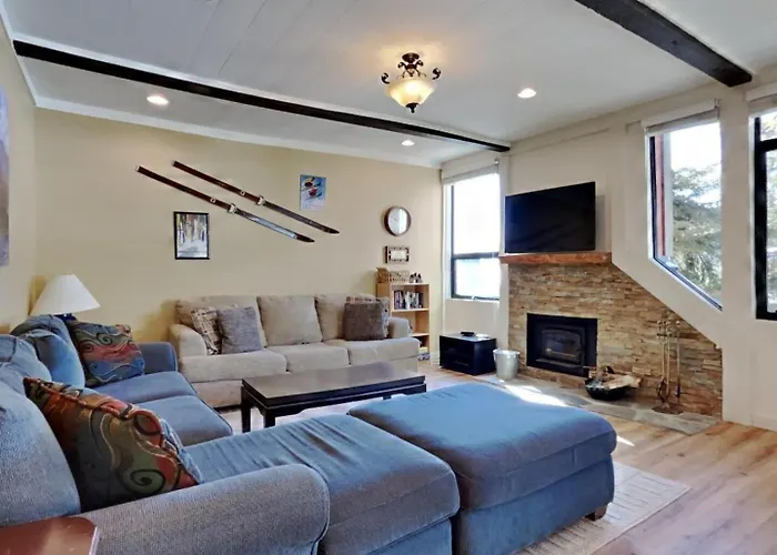Walk To Lifts! Remodeled 2 Bedroom Condo