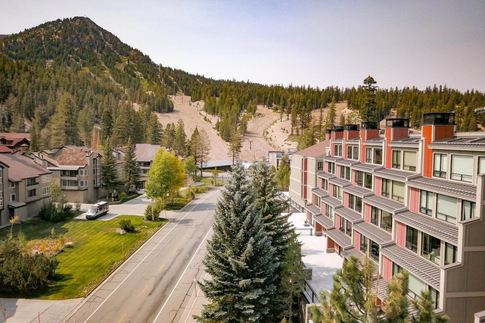 Appartement Walk To Lifts! Remodeled 2 Bedroom *