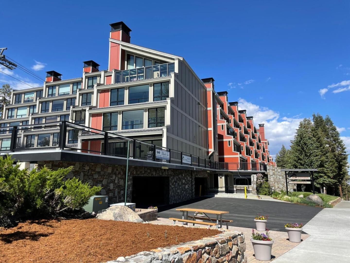 Walk To Lifts! Remodeled 2 Bedroom * Mammoth Lakes