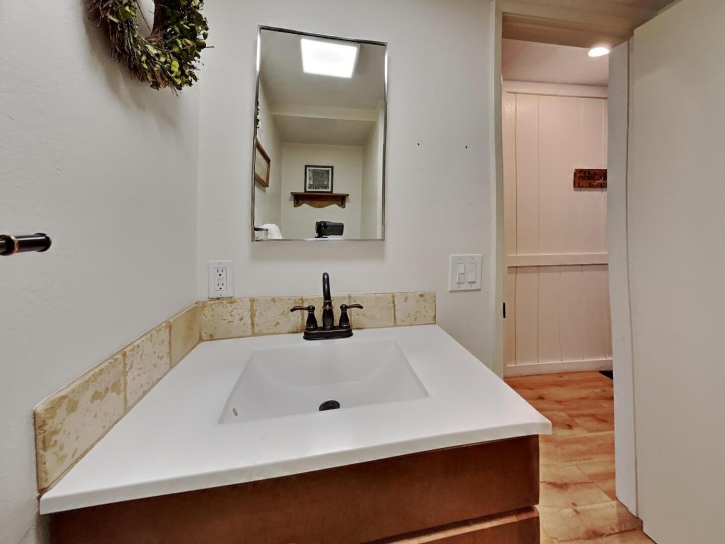 Appartement Walk To Lifts! Remodeled 2 Bedroom