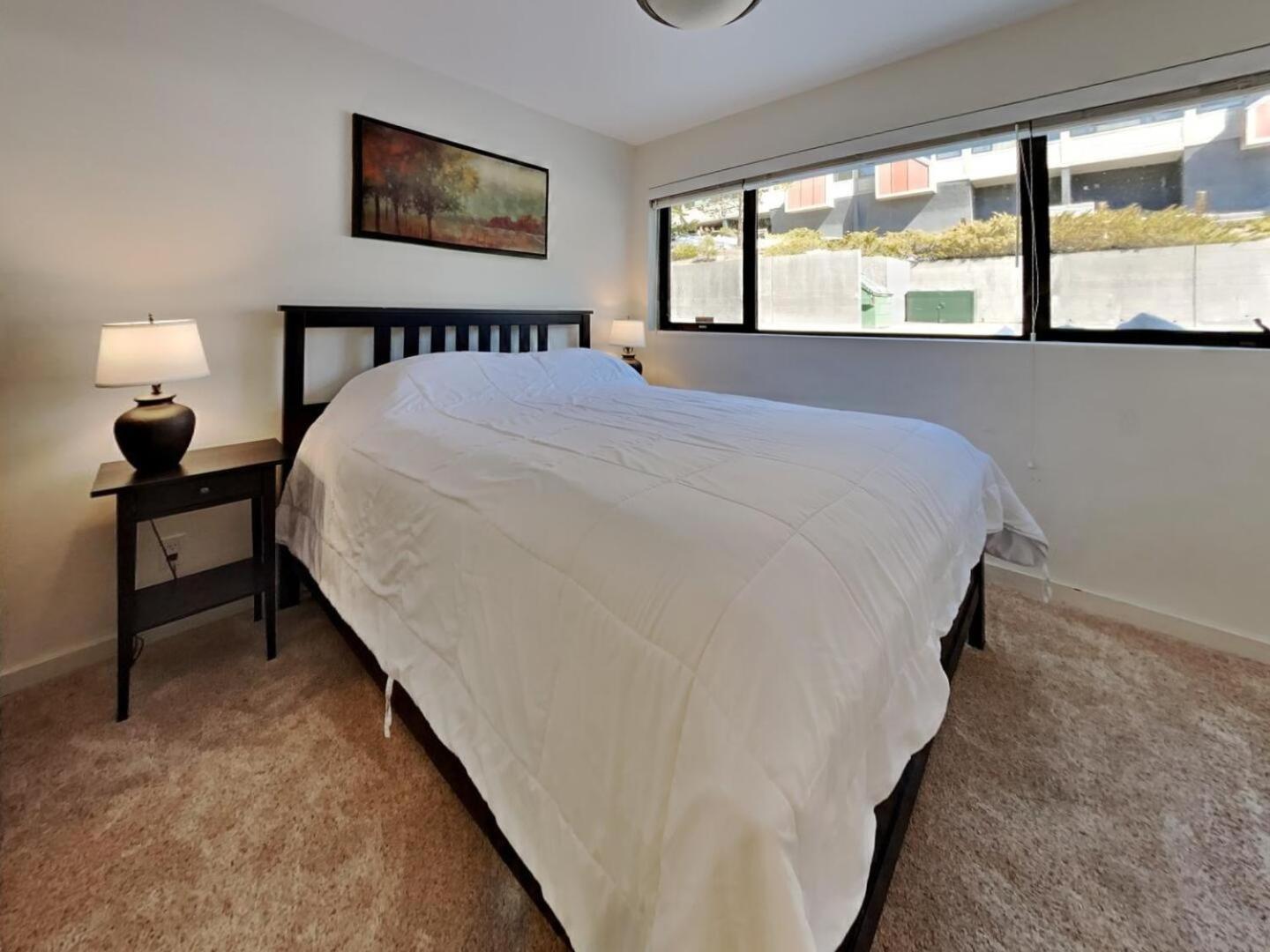 Appartement Walk To Lifts! Remodeled 2 Bedroom *